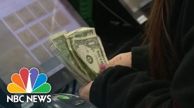 'Hyperinflation': Concerns rise ahead of holidays, economists say it's not happening