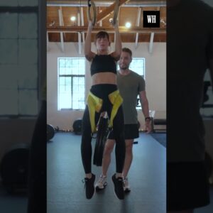 Alison Brie casually doing 45lb weighted pull-ups #womenshealth #mastersoftheuniverse