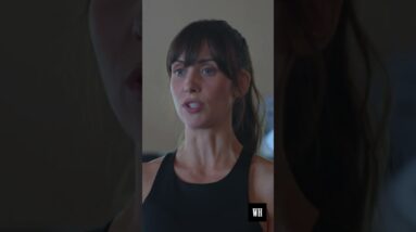 Alison Brie knows that strength training makes you feel strong and empowered #womenshealth